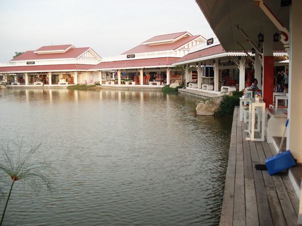 ตลาดน้ำหัวหิน - สถาปัตอาคารตลาดน้ำหัวหินที่งดงาม