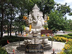 Wat Huay Mongkol Hua Hin