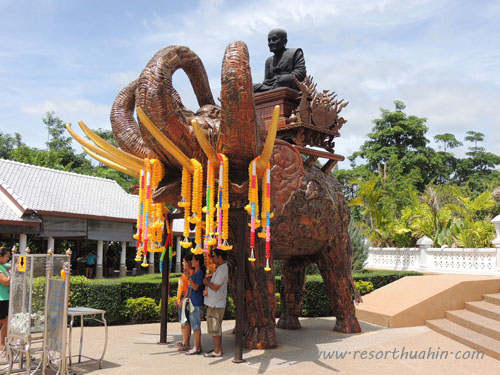 Wat Huay Mongkol Hua Hin