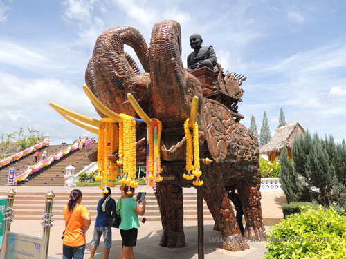 Wat Huay Mongkol Hua Hin